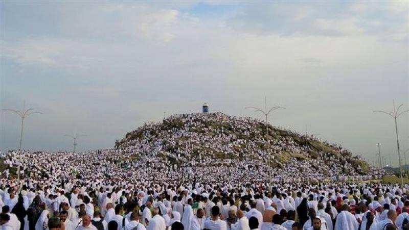 «الركن الأعظم من الحج».. بدء تصعيد حجاج القرعة للوقوف بعرفات