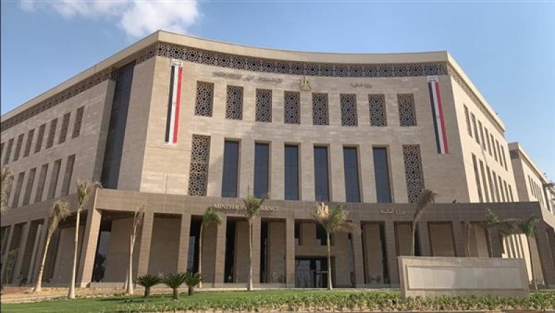 «فريق السوشيال ميديا ووظائف أخرى».. وزارة المالية تعلن عن فرص عمل للشباب