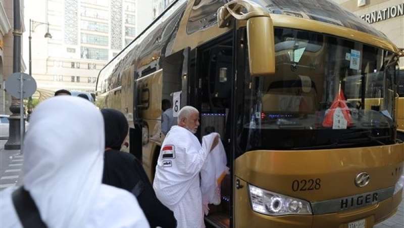 «استعدادًا لأداء مناسك الحج».. حجاج بعثة القرعة يودّعون المدينة المنورة إلى مكة