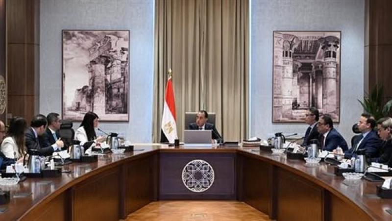 رئيس الوزراء يتابع موقف توافر السلع الاستراتيجية والمخزون منها