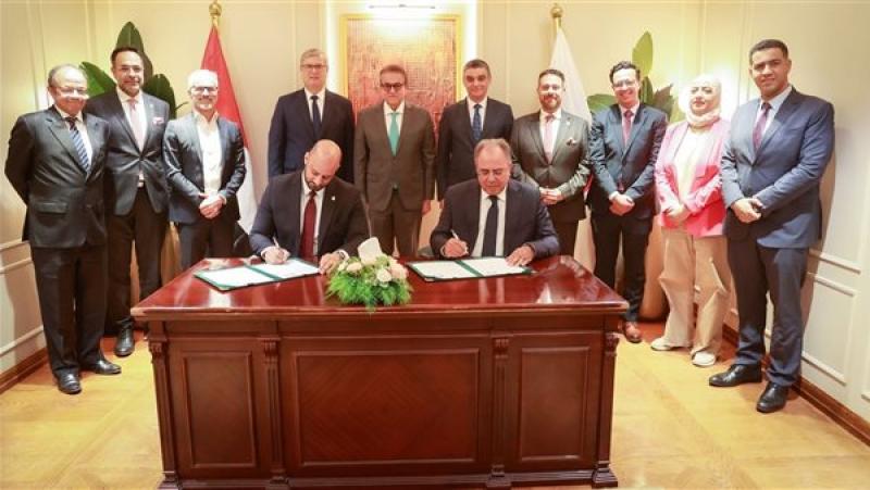وزير الصحة يشهد توقيع بروتوكول تعاون مع «فيليبس» لدعم الصناعة المحلية