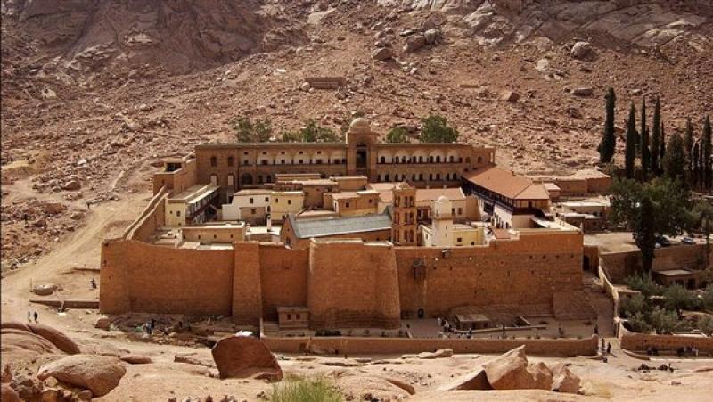 الرئيس السيسي ورئيس وزراء اليونان يؤكدان الحفاظ على المكانة المقدسة لدير سانت كاترين