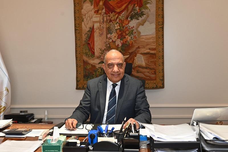 وزير الكهرباء يغادر إلى فرنسا لبحث سبل دعم وتعزيز الشراكة في الطاقة النظيفة