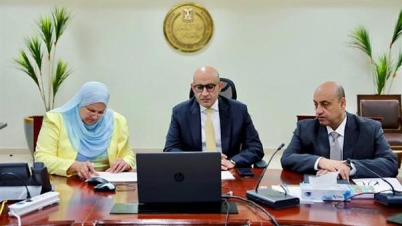 وزير التعليم يتابع امتحانات الدبلومات الفنية من غرفة العمليات المركزية