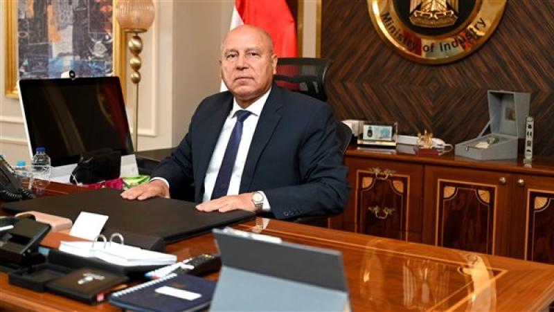 وزير الصناعة والنقل يكشف سر عدم امتلاك مصر مصنع لألبان الأطفال