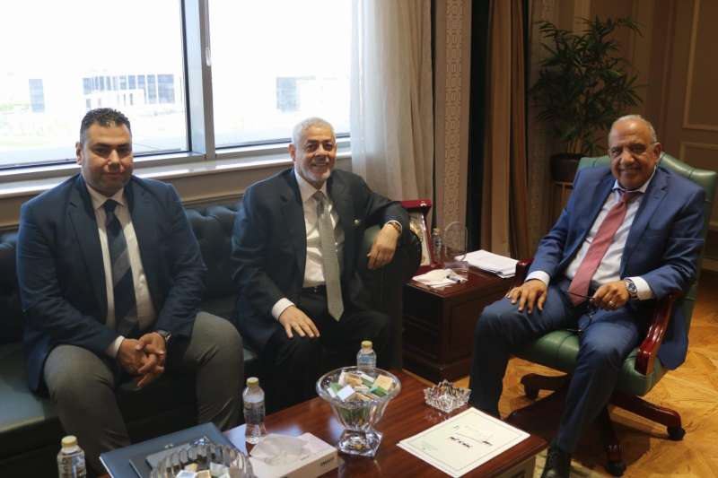 وزير الكهرباء يبحث مع إيما باور الإماراتية زيادة التعاون فى مجالات الطاقة المتجددة