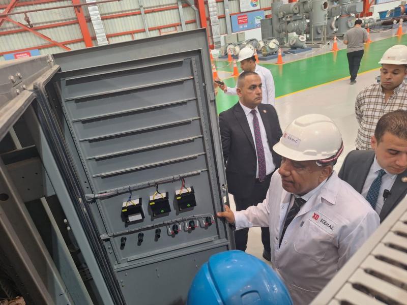 وزير الكهرباء في زيارة ميدانية الى مصانع شركة اكس دى  إجيماك بالسويس