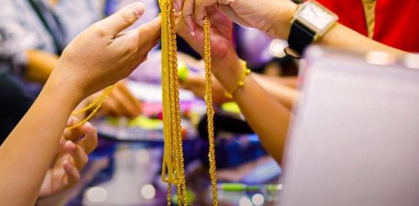 هبوط في أسعار الذهب في مصر اليوم الأربعاء بالمنتصف.. يخسر 100 جنيه