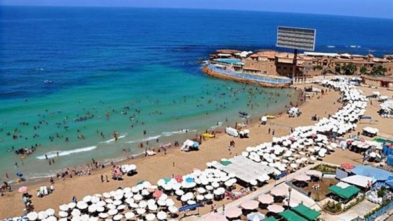 إقبال كبير على شواطئ الإسكندرية ومناشدات ضرورية للمصيفين