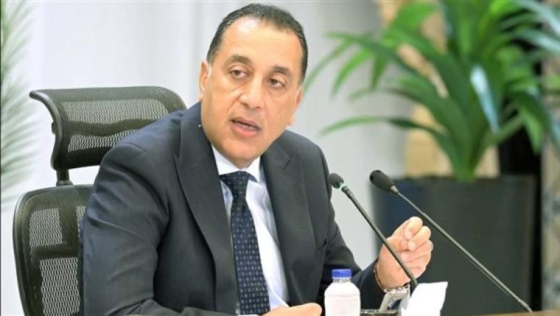 رئيس الوزراء يبدأ جولة تفقدية لمتابعة استعدادات البنية التحتية لاستيراد الغاز الطبيعي بمنطقة السخنة