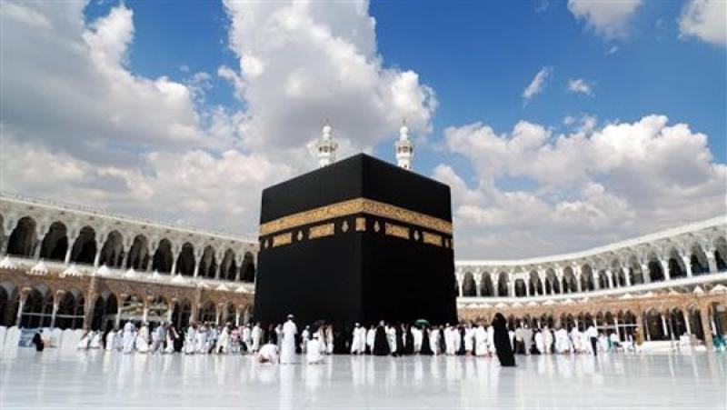 ضوابط رحلات العمرة.. الإقامة بالقرب من الحرمين وسيارات حديثة و5 مشرفين