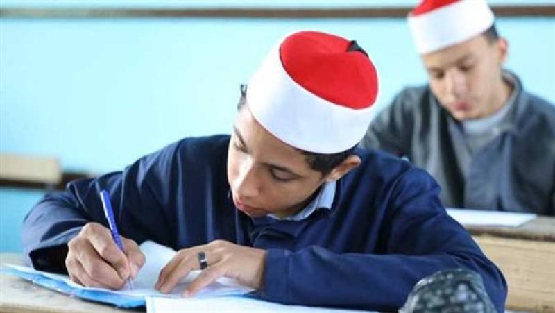 طلاب القسم الأدبي بالثانوية الأزهرية يؤدون اليوم امتحان مادة التوحيد