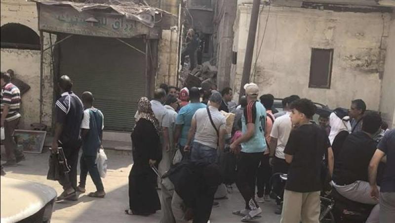انهيار جزئي لعقار في منطقة السيدة عائشة بالقاهرة
