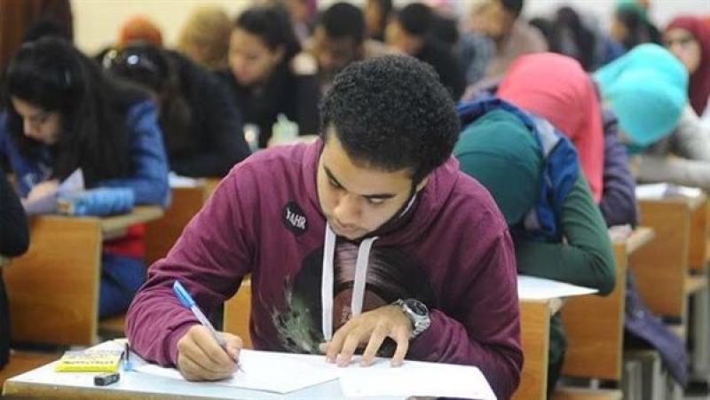 طلاب الثانوية العامة «نظام قديم» يؤدون اليوم امتحانات الجيولوجيا وعلم النفس والجبر