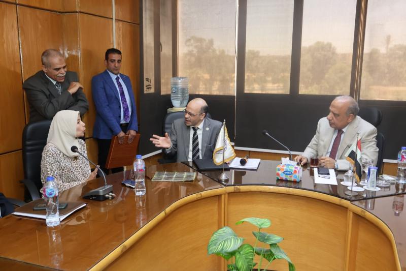 وزير الكهرباء يتفقد هيئة المواد النووية ويستعرض مشروعات العمل الحالية