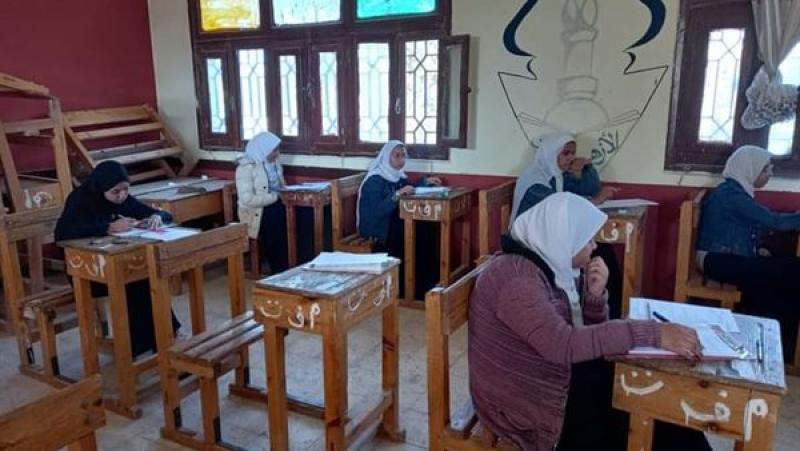 اليوم.. طلاب القسم الأدبي بالثانوية الأزهرية يؤدون امتحان مادة البلاغة