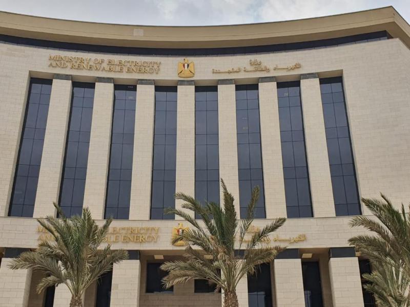 إخماد حريق بمنطقة الهيش بالقرب من محطة كهرباء أسوان دون تأثير على الشبكة