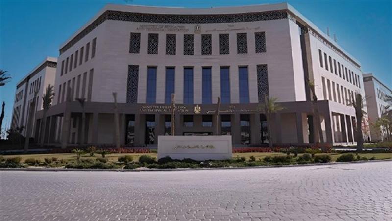 التعليم تكشف تفاصيل حصول طالبتين من أوائل الدبلومات الفنية على نفس الدرجات