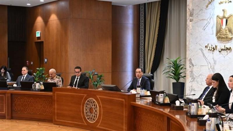 رئيس الوزراء يوجه بمراجعة المنشآت الحكومية والمعدات المستخدمة بسبب الحرارة