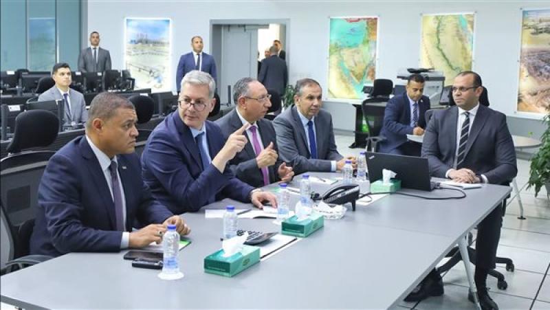 وزير البترول يتابع ضخ الغاز الطبيعي تزامنًا مع تزايد الأحمال الكهربائية بالصيف