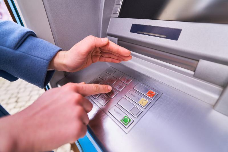 رسميًا بعد قرار البنك المركزي.. الحد الأقصى للسحب من ماكينات ATM وإنستاباي