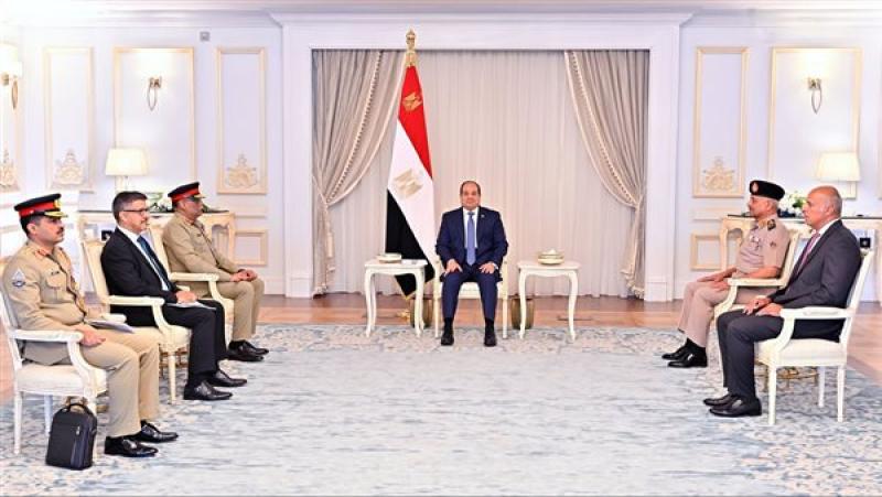 الرئيس السيسي يؤكد لرئيس هيئة الأركان الباكستانية ضرورة توسيع الاعتراف بالدولة الفلسطينية المستقلة