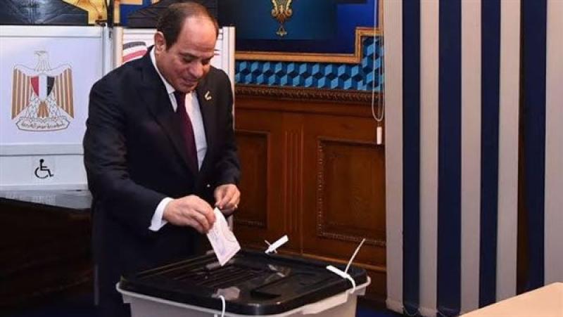 الرئيس السيسي يدلي بصوته في انتخابات مجلس الشيوخ 2025