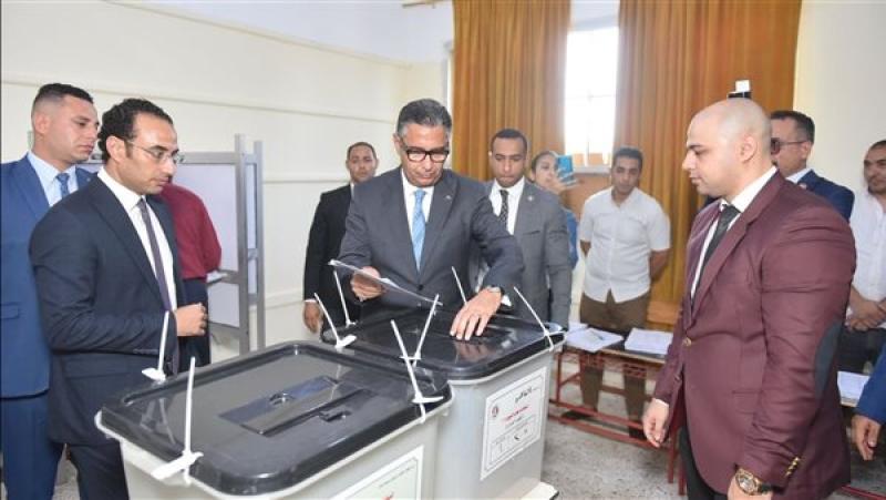 وزير التموين يدلي بصوته في انتخابات «الشيوخ» ويؤكد: نثق في وعي الشعب المصري