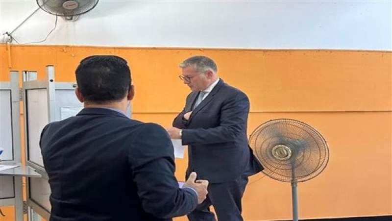 وزير البترول يدلي بصوته في انتخابات مجلس الشيوخ بلجنته بالتجمع الخامس