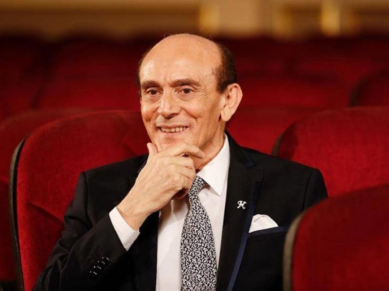 أشرف زكي: الفنان محمد صبحي خرج من العناية المركزة وحالته مستقرة