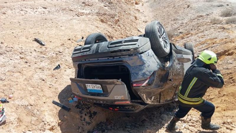 إصابة 4 من أسرة واحدة في انقلاب سيارة ملاكي على طريق السويس