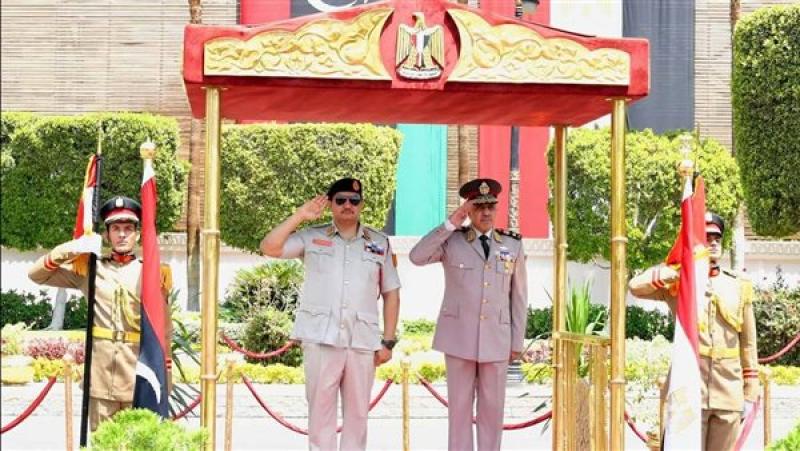 رئيس الأركان يهنئ الفريق أول صدام حفتر بمناسبة تعيينه نائبًا للقائد العام للجيش الليبي