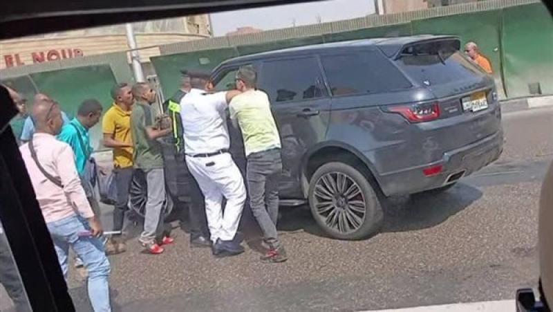 القصة الكاملة لمحاولة هروب سائق سيارة فارهة بعد إصابة 4 أشخاص أعلى كوبري أكتوبر