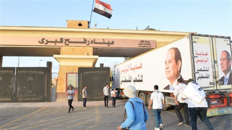 تحرك قافلة المساعدات الإنسانية العشرين من مصر إلى قطاع غزة