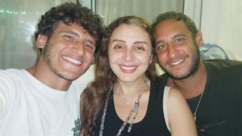 أول ظهور لـ أنغام مع أبنائها بعد عودتها لمصر من رحلتها العلاجية بألمانيا