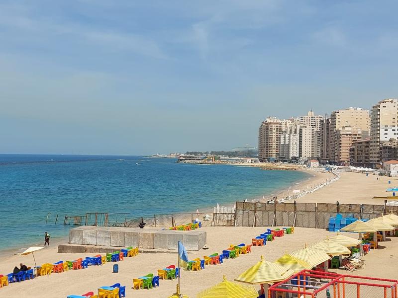 أسباب وقف السباحة في شواطئ الإسكندرية