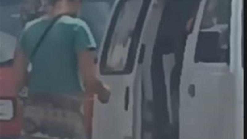 كشف ملابسات فيديو يُظهر تعاطي فتاة مخدر «الهيروين» بجوار سيارة «فان» بالإسكندرية