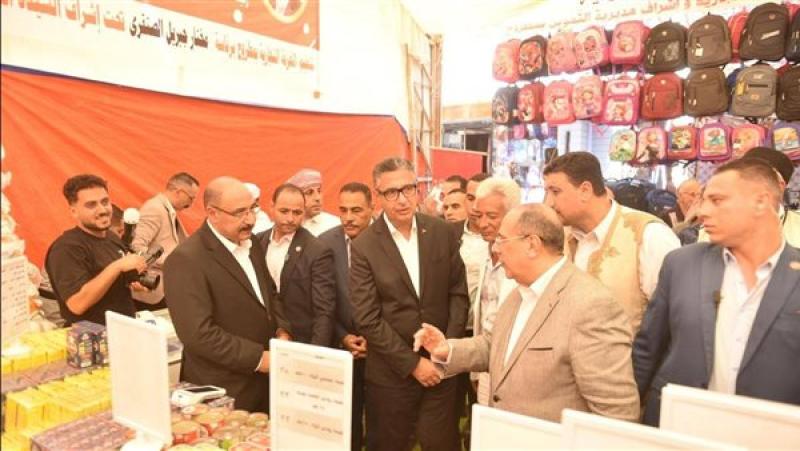 تخفيضات كبيرة.. افتتاح سوق اليوم الواحد ومعرض «أهلا مدارس» لخدمة الأهالي بمطروح