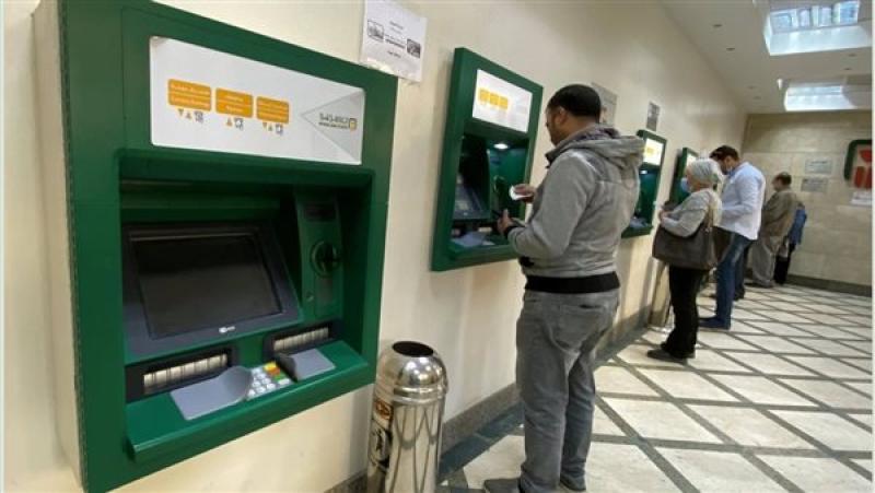 رسوم السحب والاستعلام من ماكينات ATM بعد قرار تخفيض الفائدة