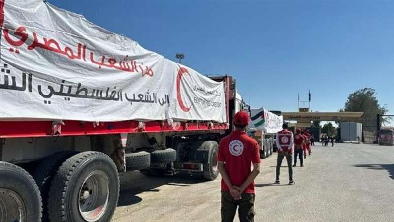 بدء تحرك قافلة المساعدات الإنسانية الـ29 من مصر إلى قطاع غـ زة