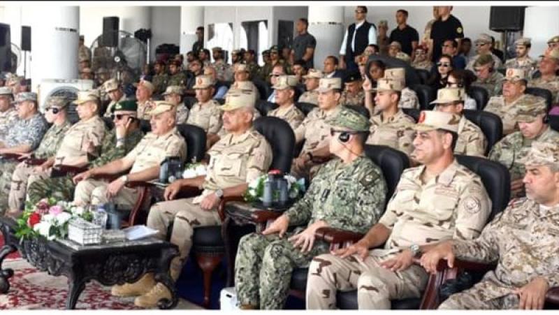 وزير الدفاع يشهد المرحلة الرئيسية للنجم الساطع 2025