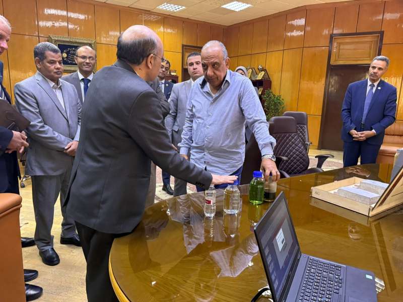 وزير الكهرباء يتابع مستجدات تنفيذ مشروعات توطين صناعة بطاريات أيون الليثيوم استغلال المعادن النادرة