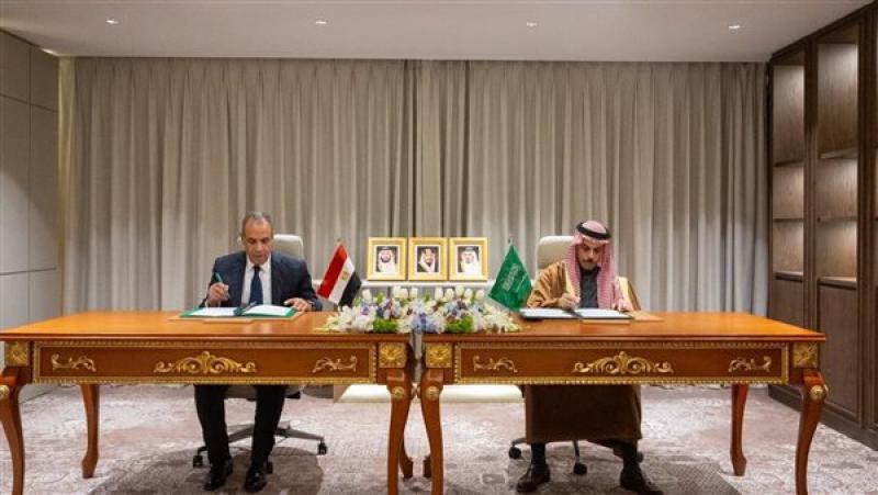 مصر والسعودية توقعان اتفاقية للإعفاء المتبادل من تأشيرات الإقامة القصيرة