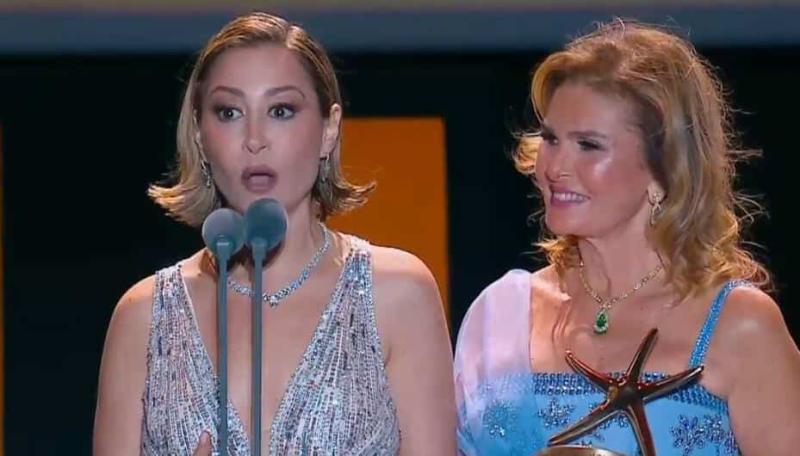 يسرا تنقذ منة شلبي من موقف محرج في مهرجان الجونة: «دي بنتي»