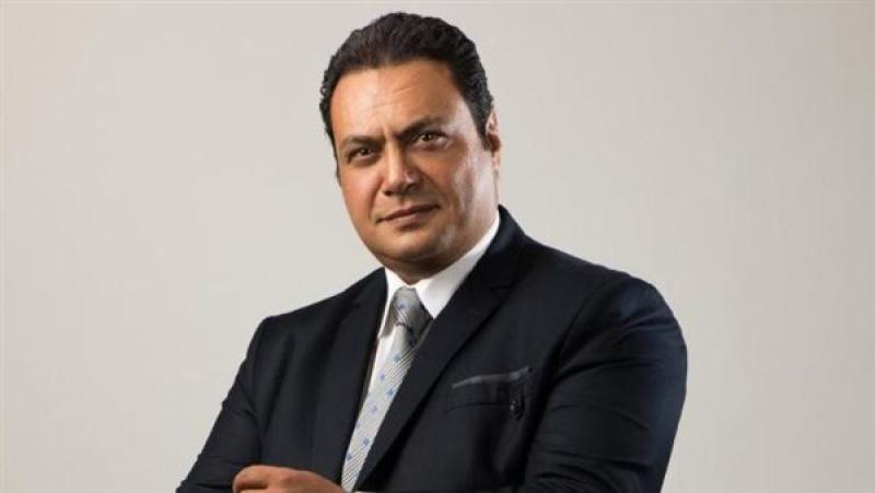 مراد مكرم يثير الجدل بتعليق عن رقص الرجال ويشيد بحسام حسن
