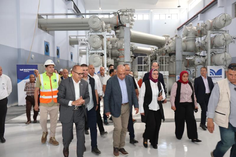 وزير الكهرباء يتفقد محطة محولات عيون موسى ويتابع مستجدات توفير التيار للمشروعات... وزير الكهرباء يتفقد محطة محولات عيون موسى ويتابع مستجدات توفير التيار للمشروعات الزراعية