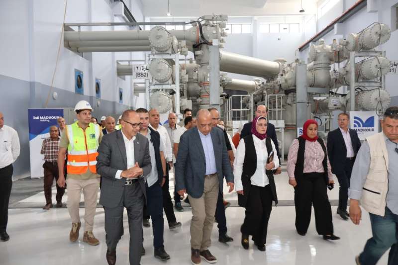 وزير الكهرباء يتفقد محطة محولات عيون موسى ويتابع مستجدات توفير التيار للمشروعات الزراعية