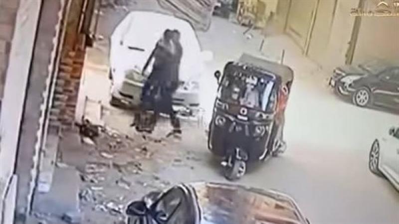 جريـ.مة اللبيني.. حجز سائق توك توك وعامل في واقعة مقـ.تل سيدة وأطفالها... جريـ.مة اللبيني.. حجز سائق توك توك وعامل في واقعة مقـ.تل سيدة وأطفالها على ذمة التحريات