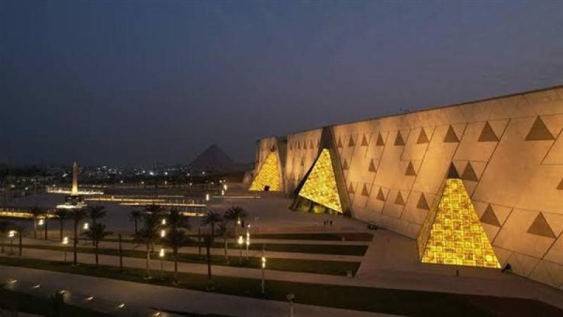 آلاف المصريين في قطر يحتفلون بافتتاح المتحف المصري الكبير