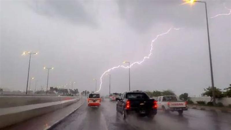 تقلبات جوية عنيفة وسيول محتملة.. الأرصاد تُحذر من طقس اليوم وغدًا